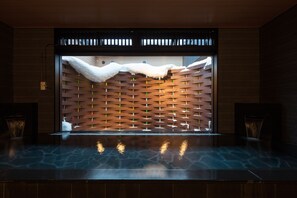 Indoor spa tub - Niseko Hakuunso (Kutchan)