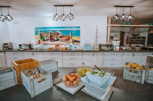 包含每日自助早餐