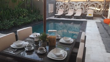 Vila, 2 quartos, piscina particular | Opções para refeição no quarto