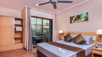 1 bedroom, premium bedding, minibar, in-room safe