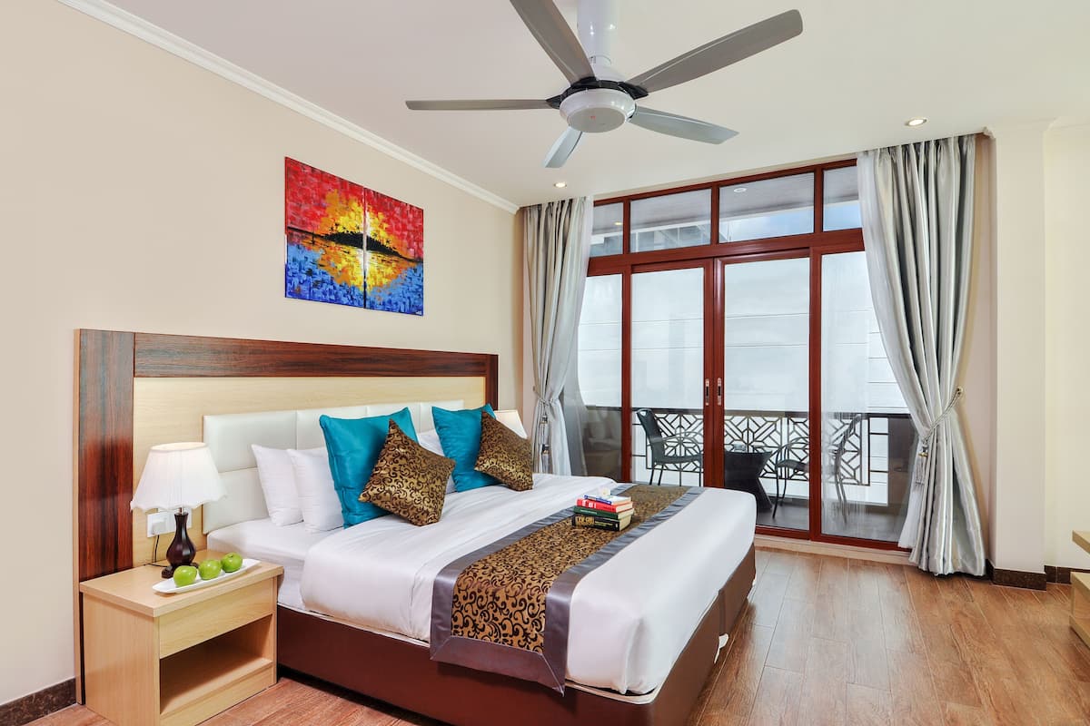 honeymoon suite | premium bedding, minibar, in-room safe, desk