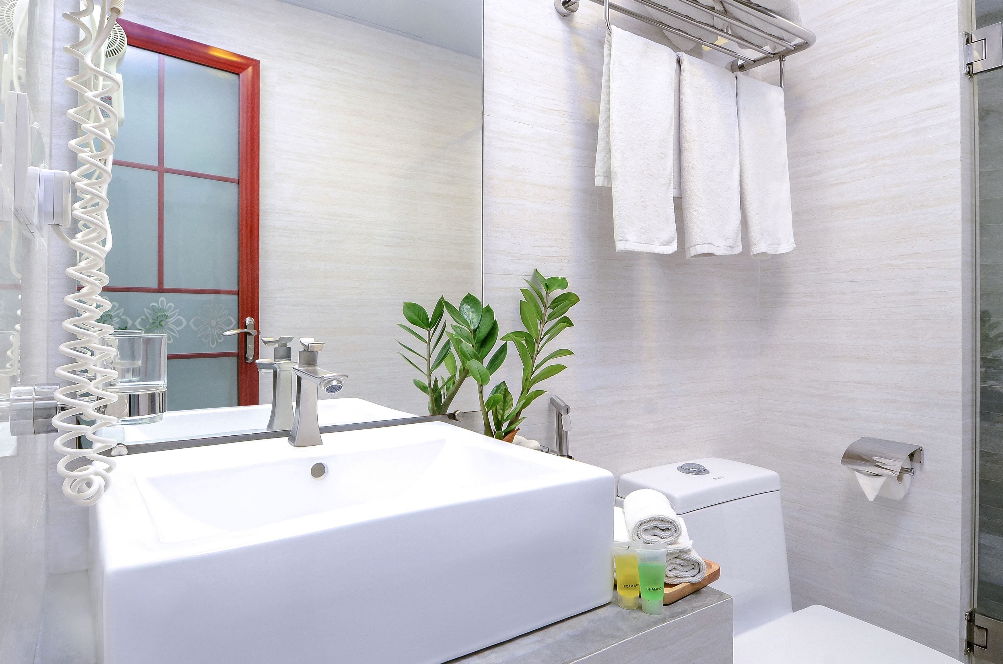 deluxe queen room | bathroom | shower, free toiletries, hair dryer, towels