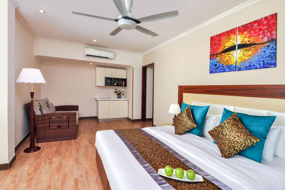 1 bedroom, premium bedding, minibar, in-room safe