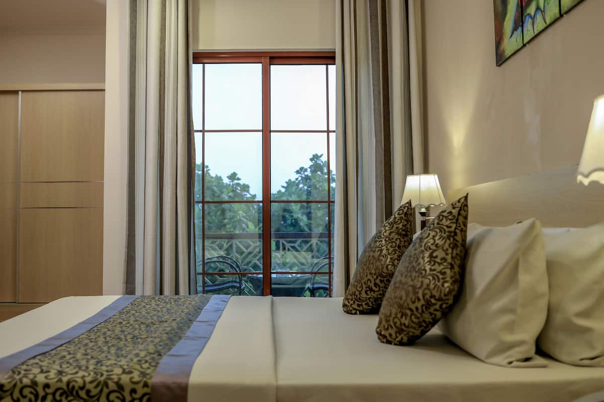 1 bedroom, premium bedding, minibar, in-room safe