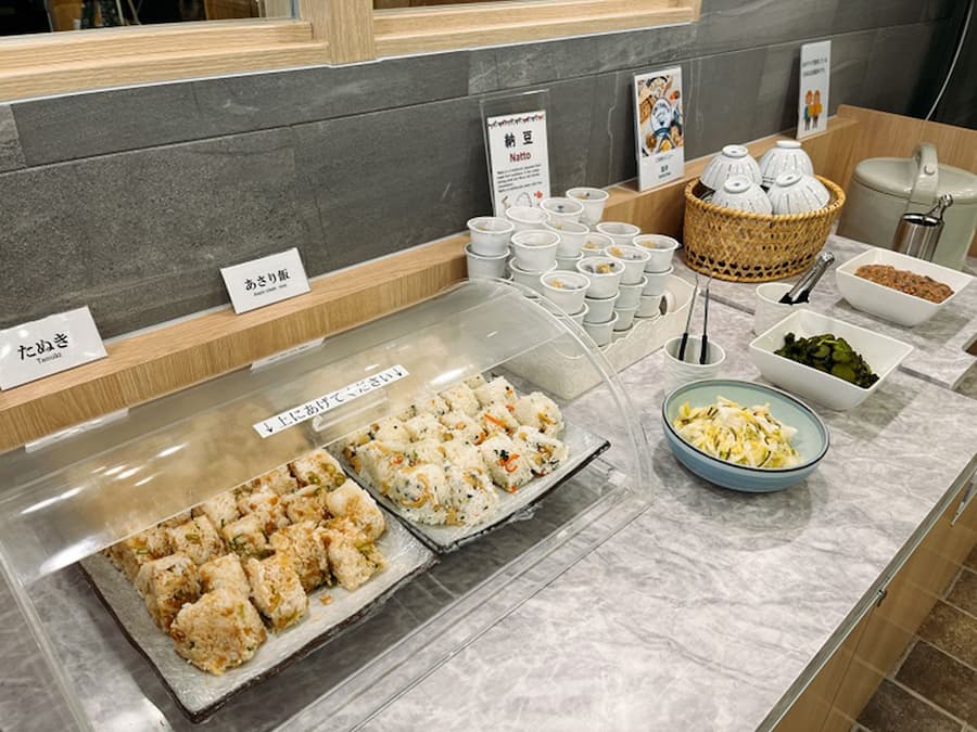 Café da manhã com buffet grátis todos os dias