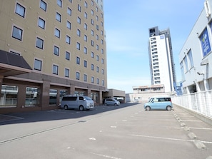 Self-parking (surcharge) - Toyoko Inn Hokkaido Hakodate Ekimae Asaichi (Hakodate)