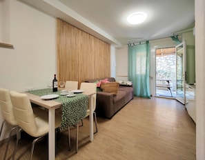 Comfort Apartment, 2 Bedrooms, Patio, Ground Floor | Living area