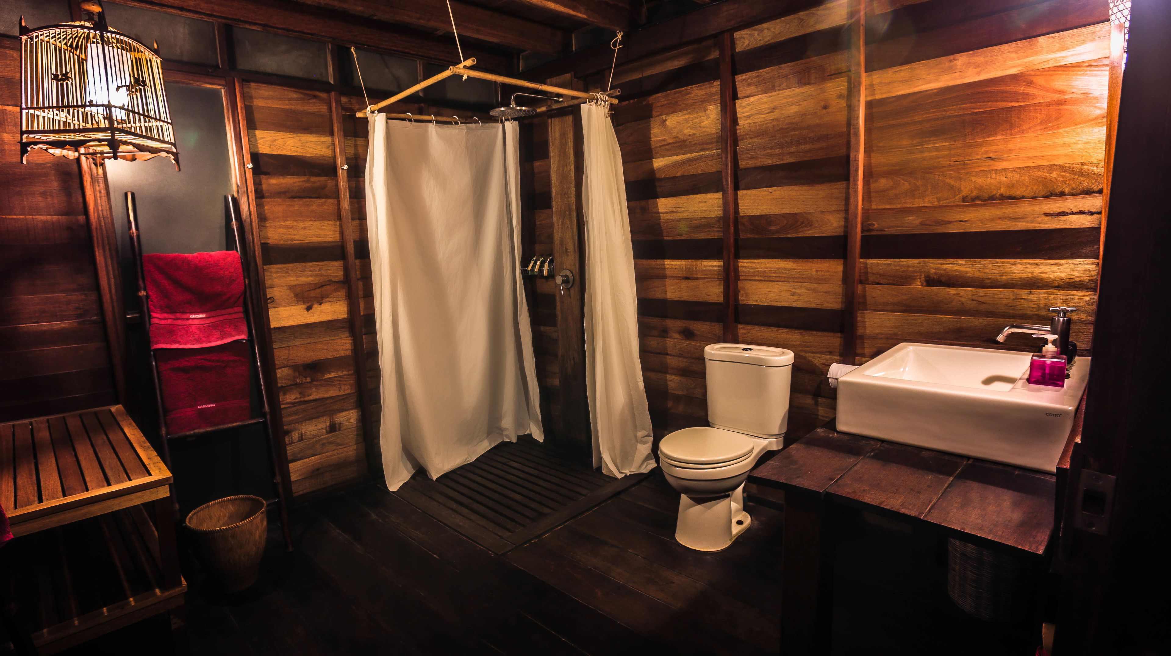 shower, rainfall showerhead, free toiletries, bidet