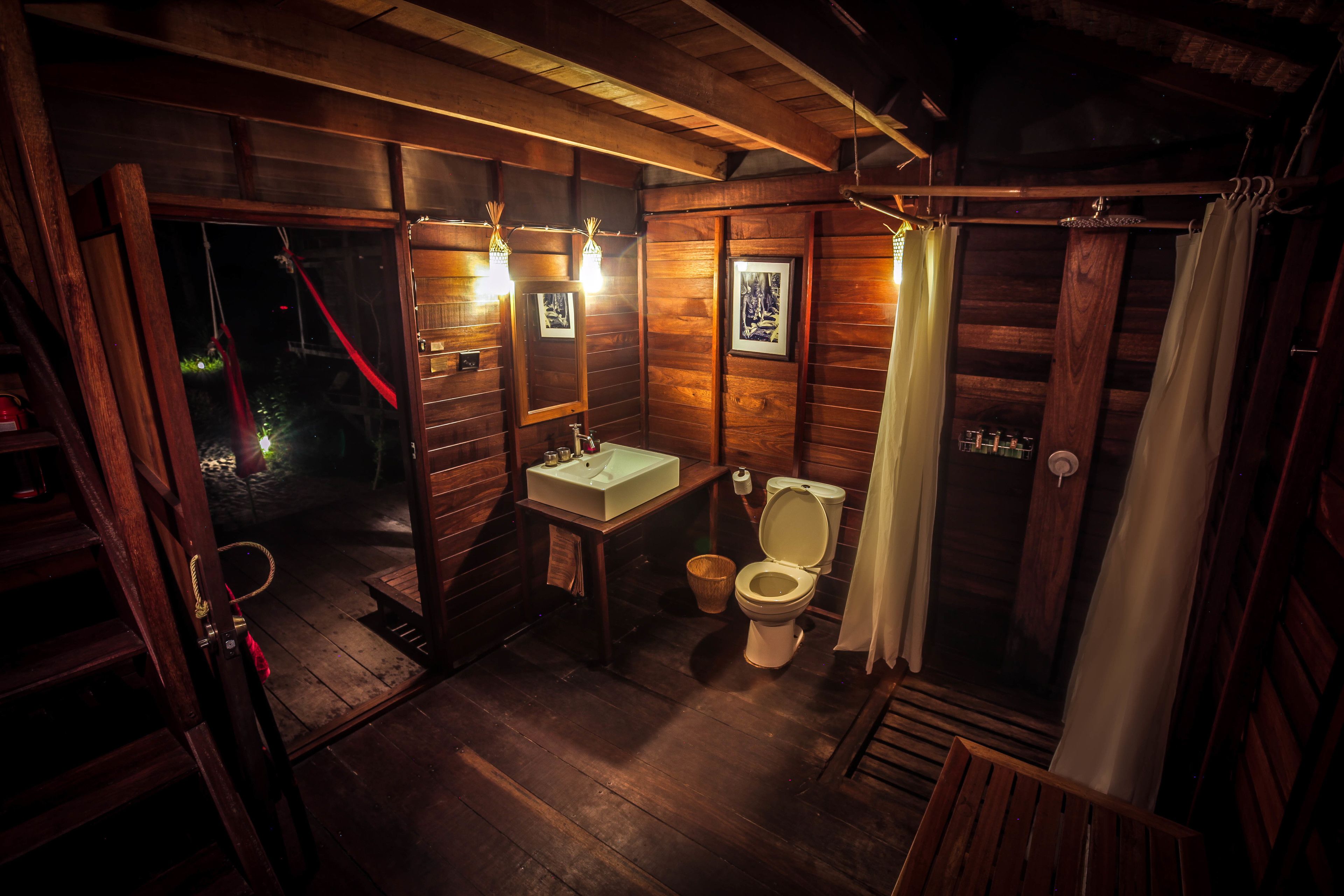 shower, rainfall showerhead, free toiletries, bidet