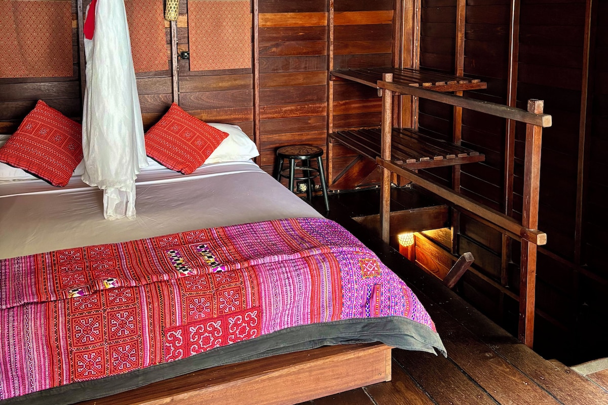 Garden View Breezy | In-room safe, individually decorated, bed sheets
