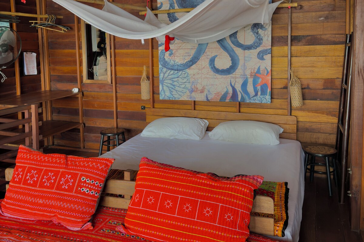 Big Beach Front Breezy | In-room safe, individually decorated, bed sheets