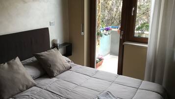 Kahden hengen huone, parveke