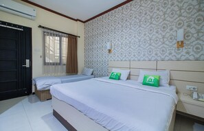 Desk, free WiFi - Lily Guest House (Malang)