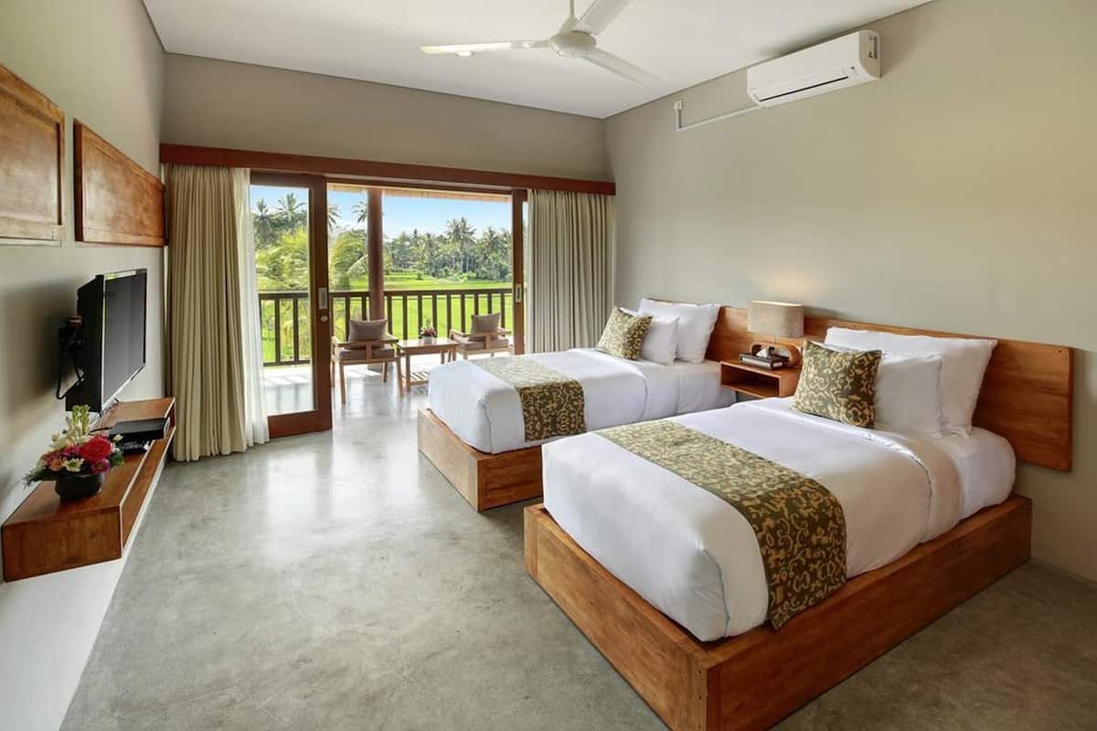 In-room safe, desk, cots/infant beds, rollaway beds
