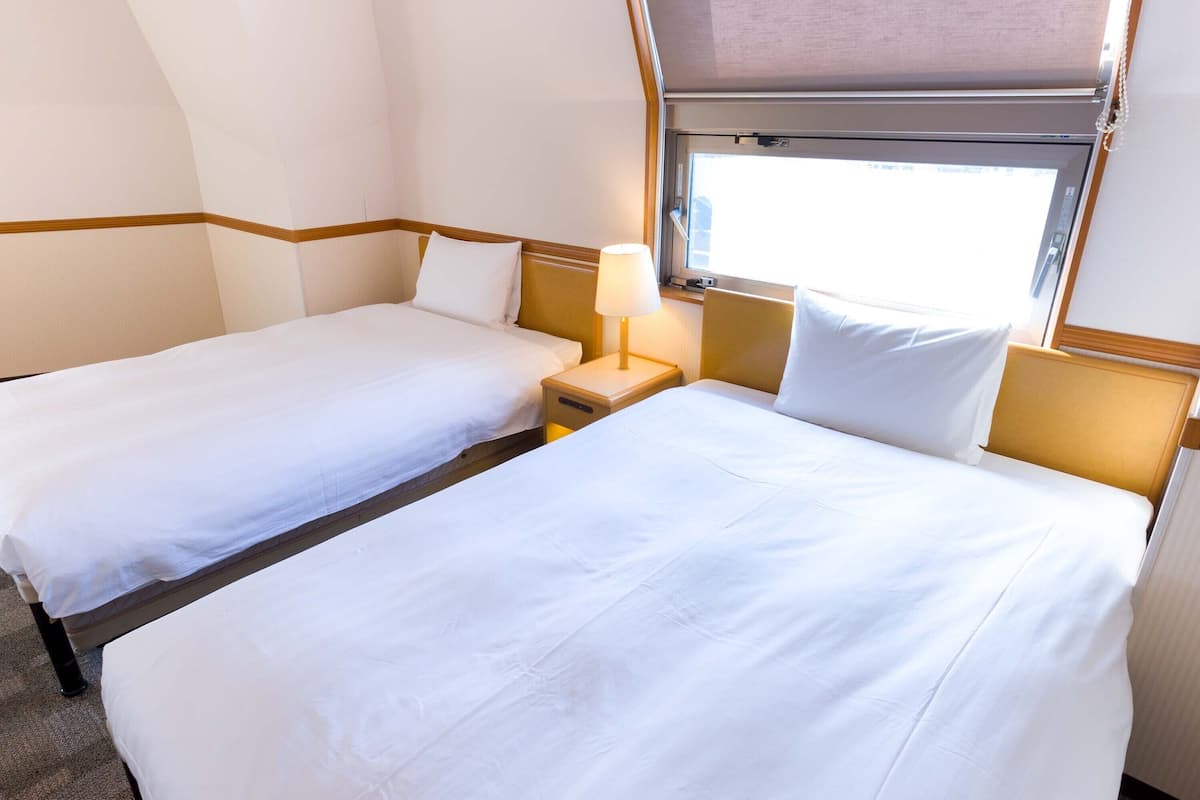 laptop workspace, free wifi, bed sheets