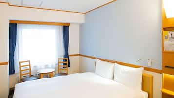 Espacio para trabajar con un portátil, wifi gratis, ropa de cama