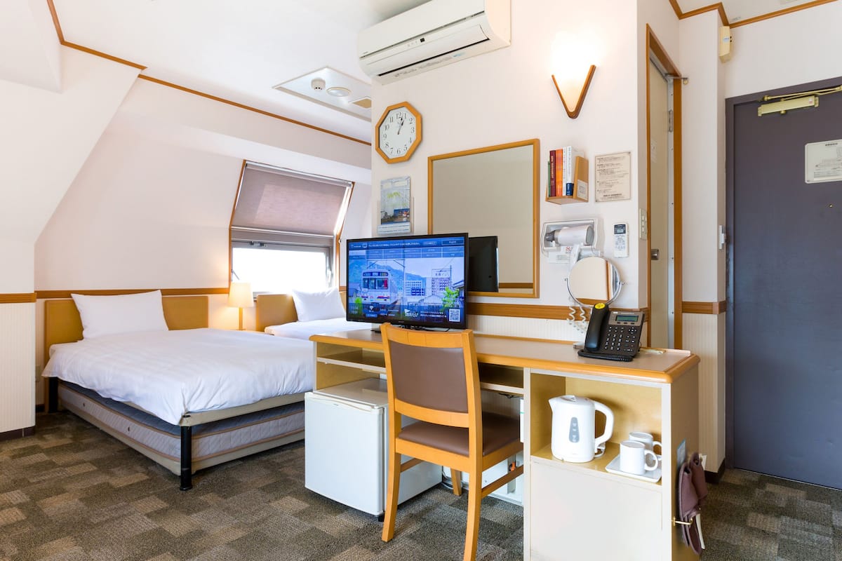 laptop workspace, free wifi, bed sheets