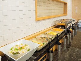Free daily buffet breakfast