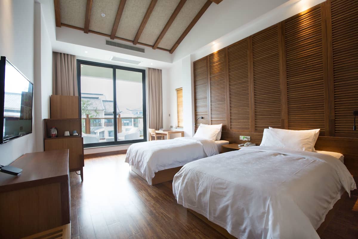 Courtyard Superior Twin  | In-room safe, desk, blackout drapes, WiFi (free)