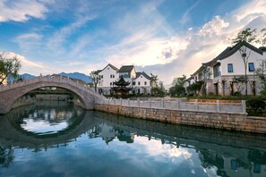 المنشأة من الخارج