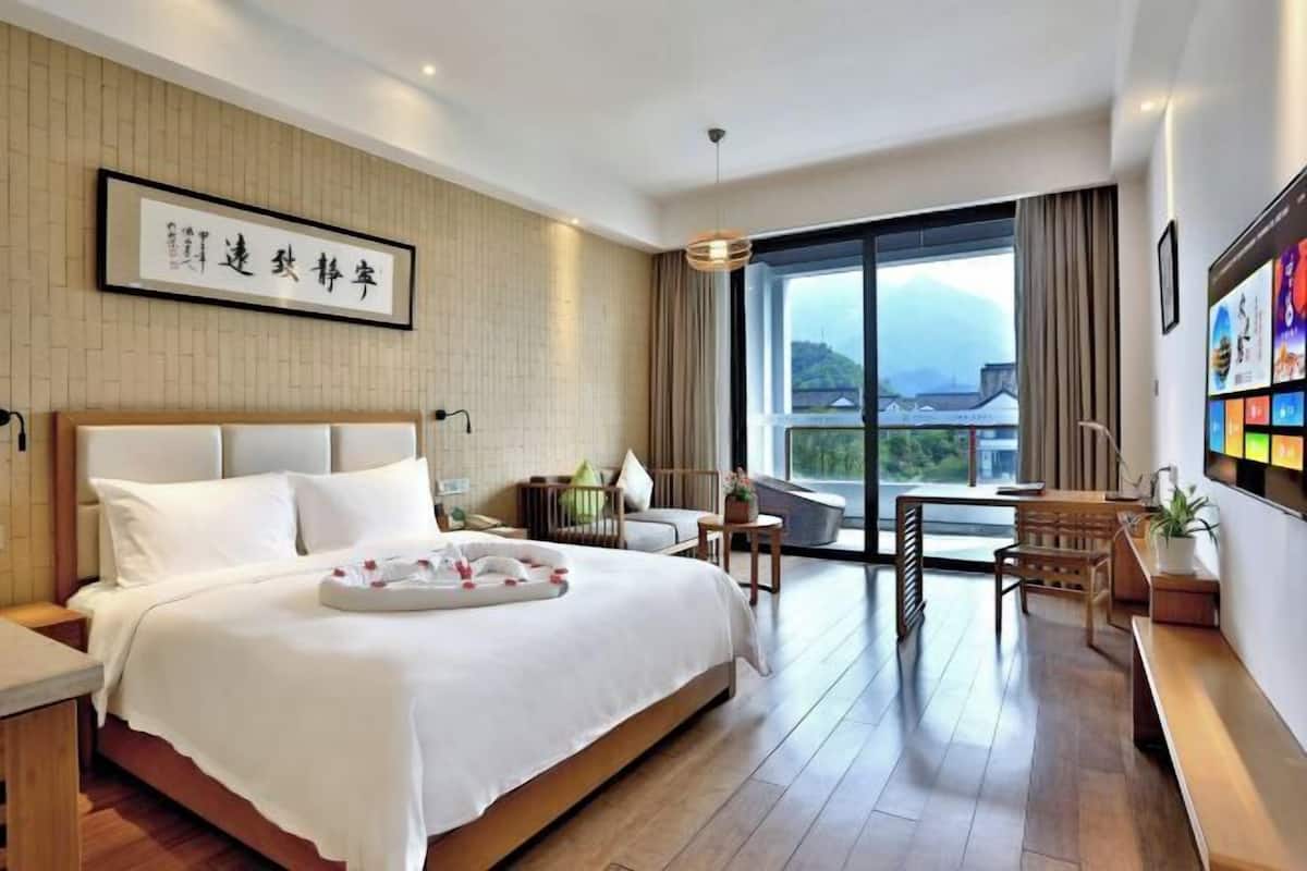 In-room safe, desk, blackout curtains, free WiFi
