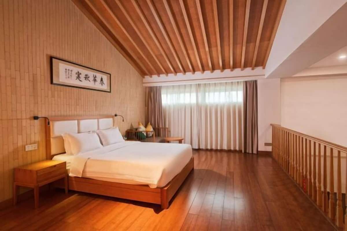 In-room safe, desk, blackout curtains, free WiFi