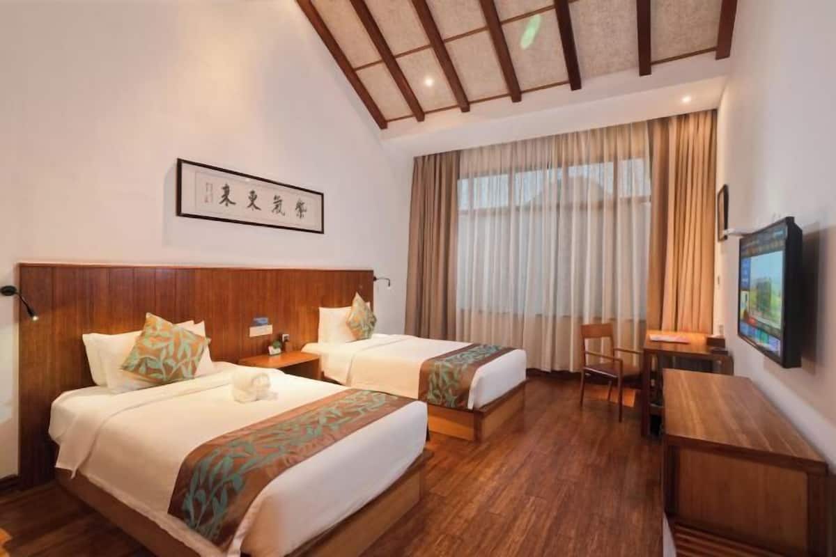 In-room safe, desk, blackout curtains, free WiFi