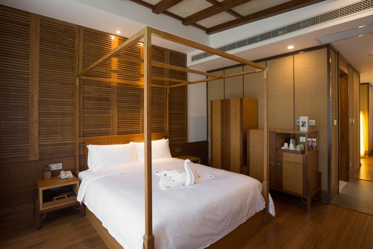 Courtyard Standard Suite 1 King Bed | In-room safe, desk, blackout drapes, WiFi (free)