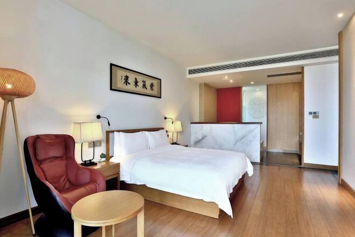 In-room safe, desk, blackout curtains, free WiFi