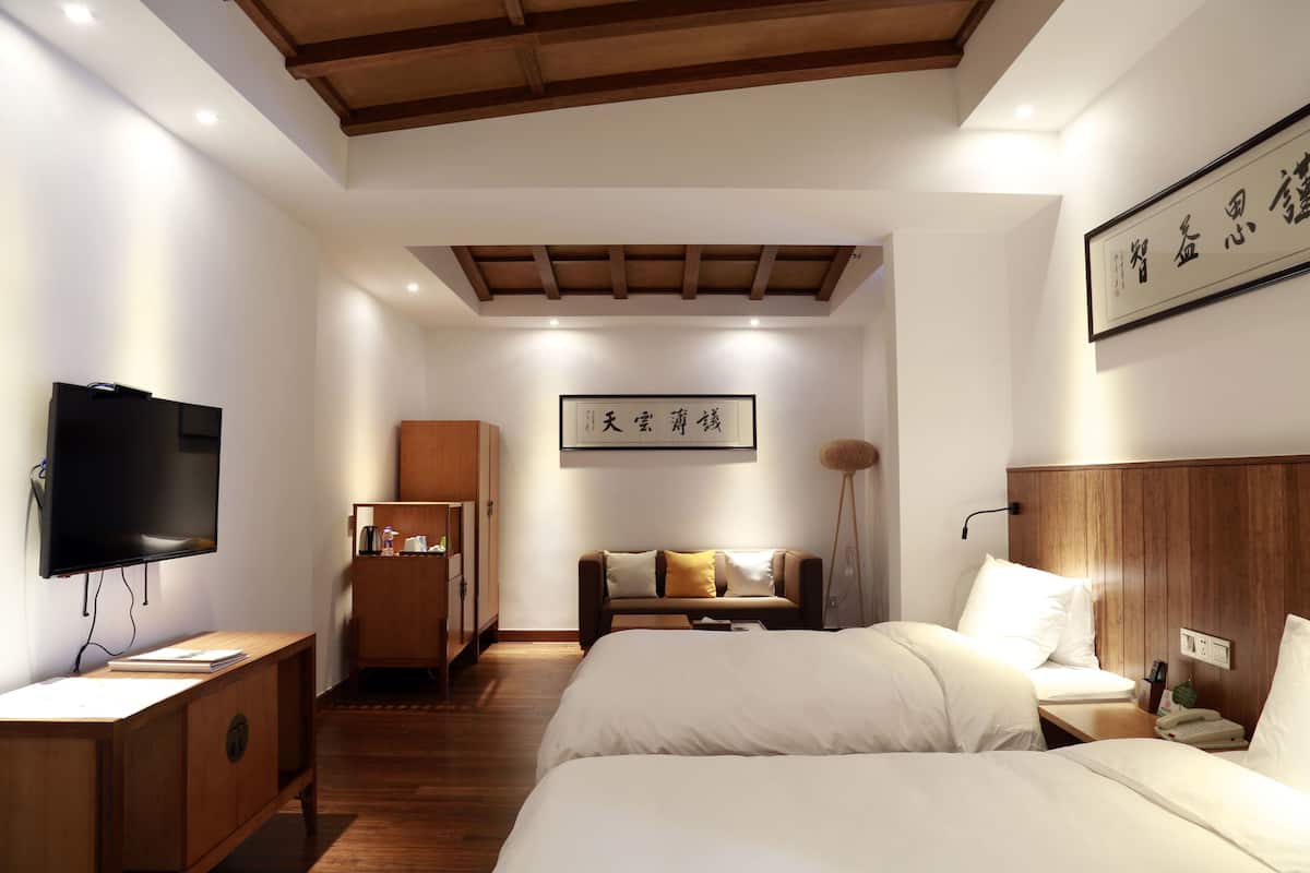 Courtyard Standard Twin Suite  | In-room safe, desk, blackout drapes, WiFi (free)