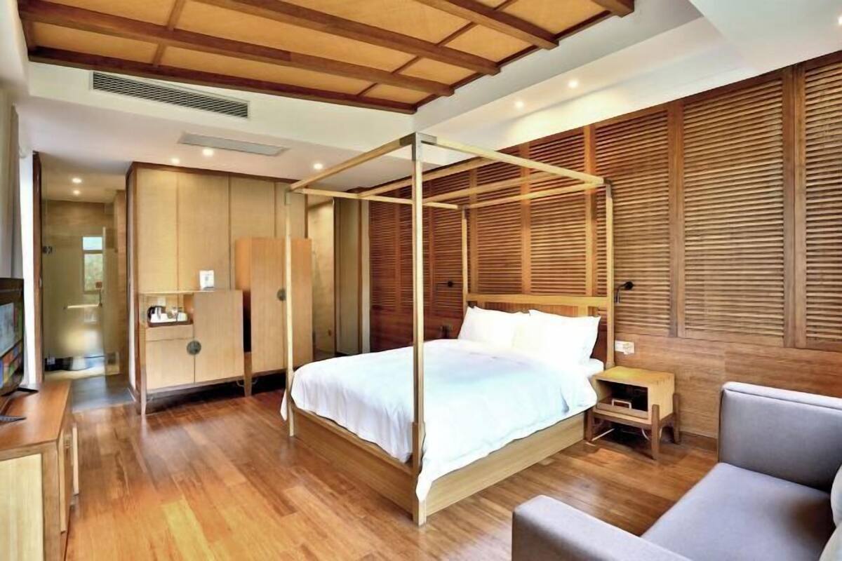 In-room safe, desk, blackout curtains, free WiFi