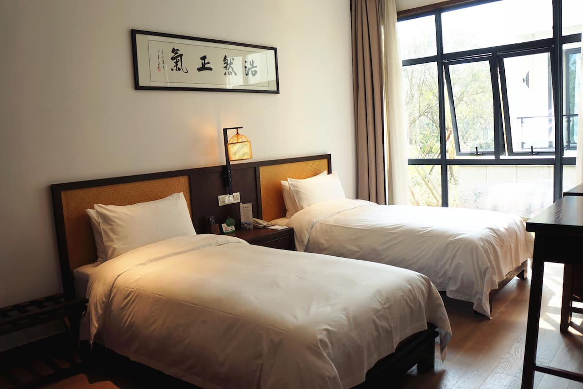  Villa B (4 King Beds and 4 Single Beds) | In-room safe, desk, blackout drapes, WiFi (free)