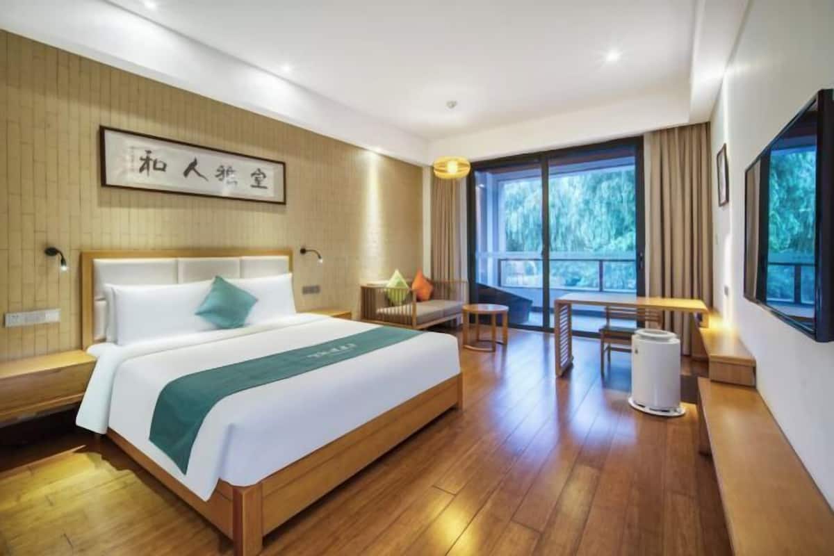 In-room safe, desk, blackout curtains, free WiFi