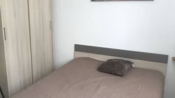 Iron/ironing board, free cots/infant beds