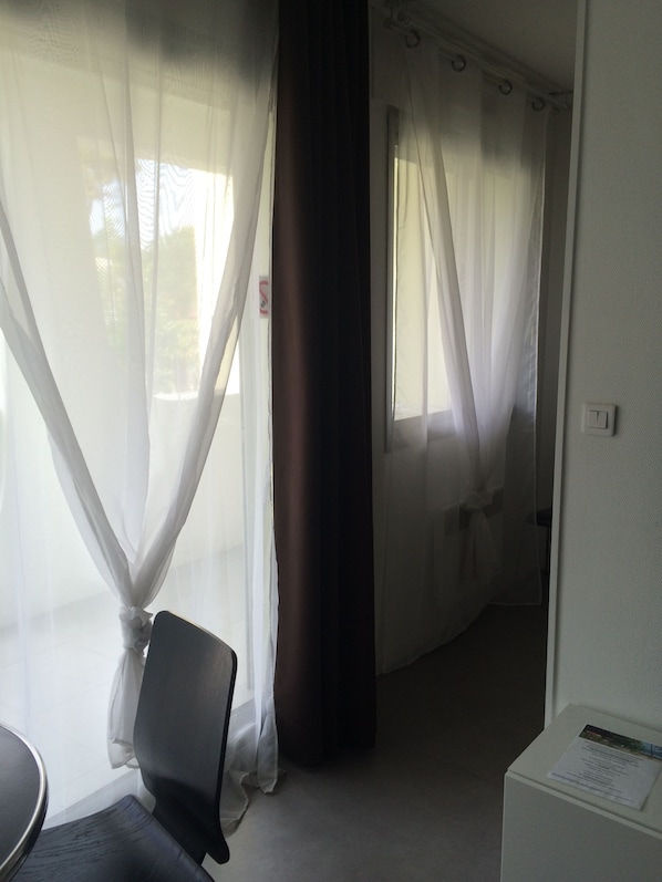 Iron/ironing board, free cots/infant beds