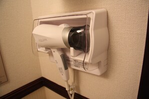 Combined shower/bathtub, deep-soaking bathtub, free toiletries - Toyoko Inn Hokkaido Sapporo Susukino Minami (Sapporo)