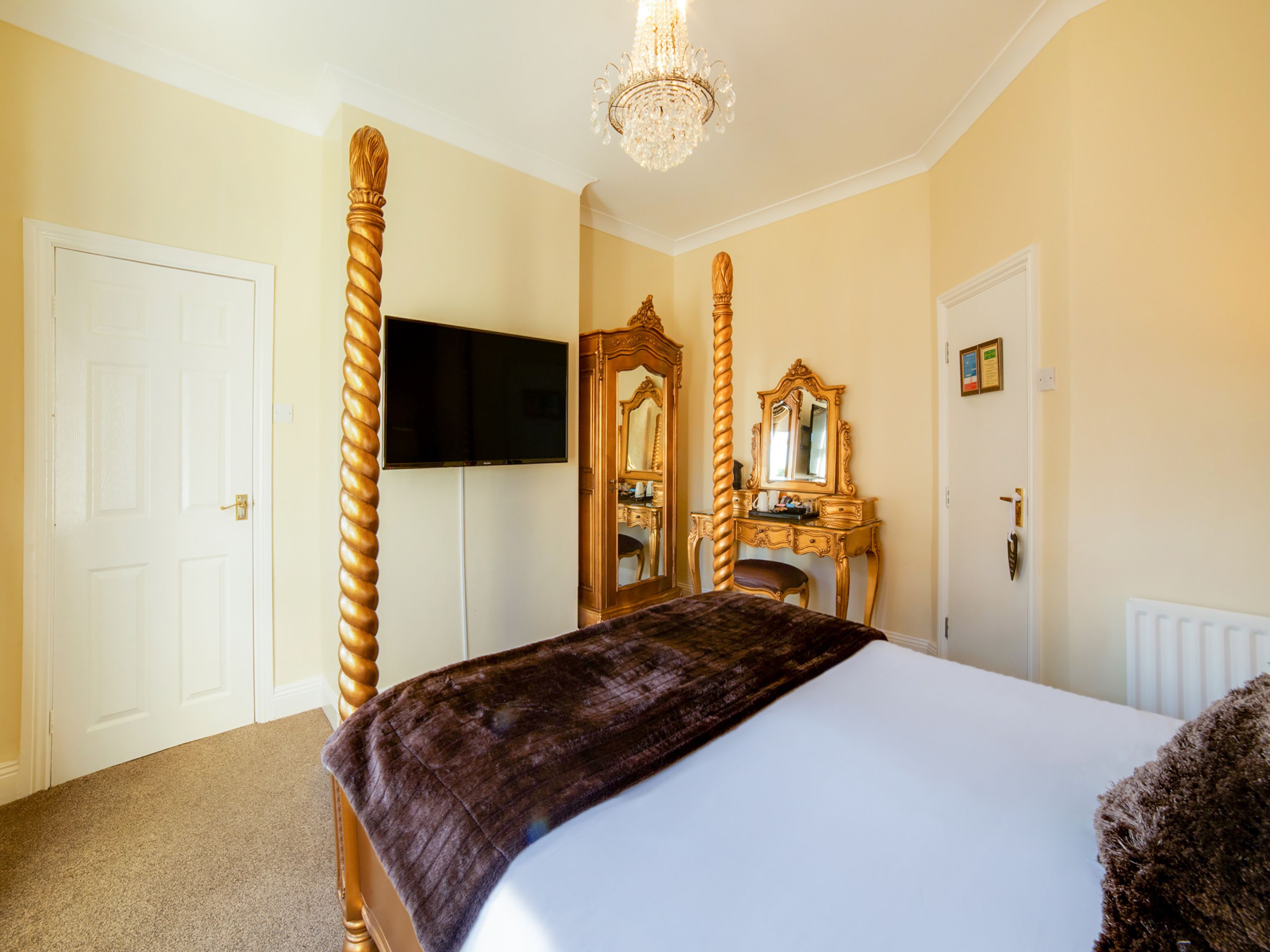 Deluxe Suite, 1 Double Bed | Desk, iron/ironing board, free WiFi, bed sheets
