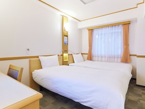 Desk, blackout drapes, iron/ironing board, free WiFi - Toyoko Inn Hokkaido Sapporo Station Kita (Sapporo)