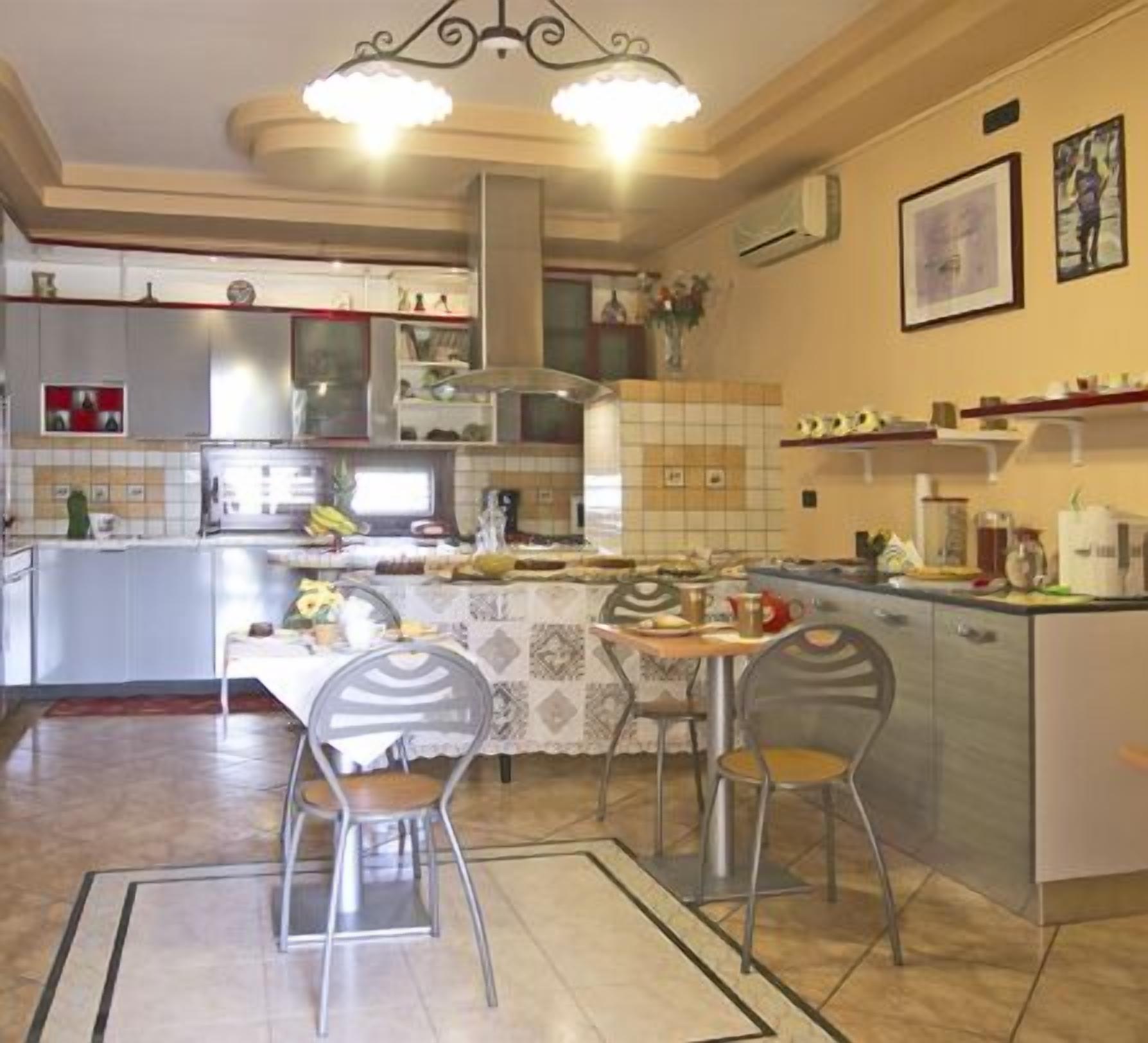 Colazione a buffet inclusa, servita tutte le mattine 