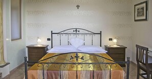 Suite | Hochwertige Bettwaren, Zimmersafe, Schreibtisch, kostenlose Babybetten