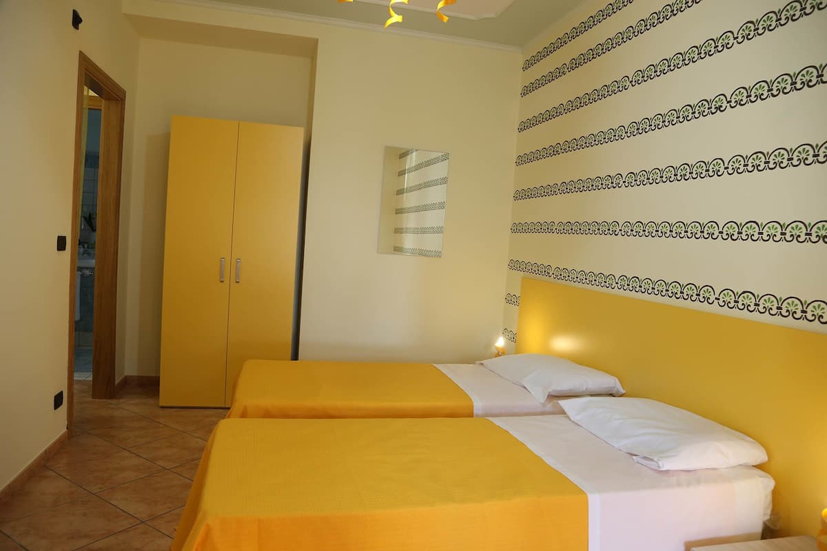Comfort Double Room | Premium bedding, in-room safe, desk, free cribs/infant beds