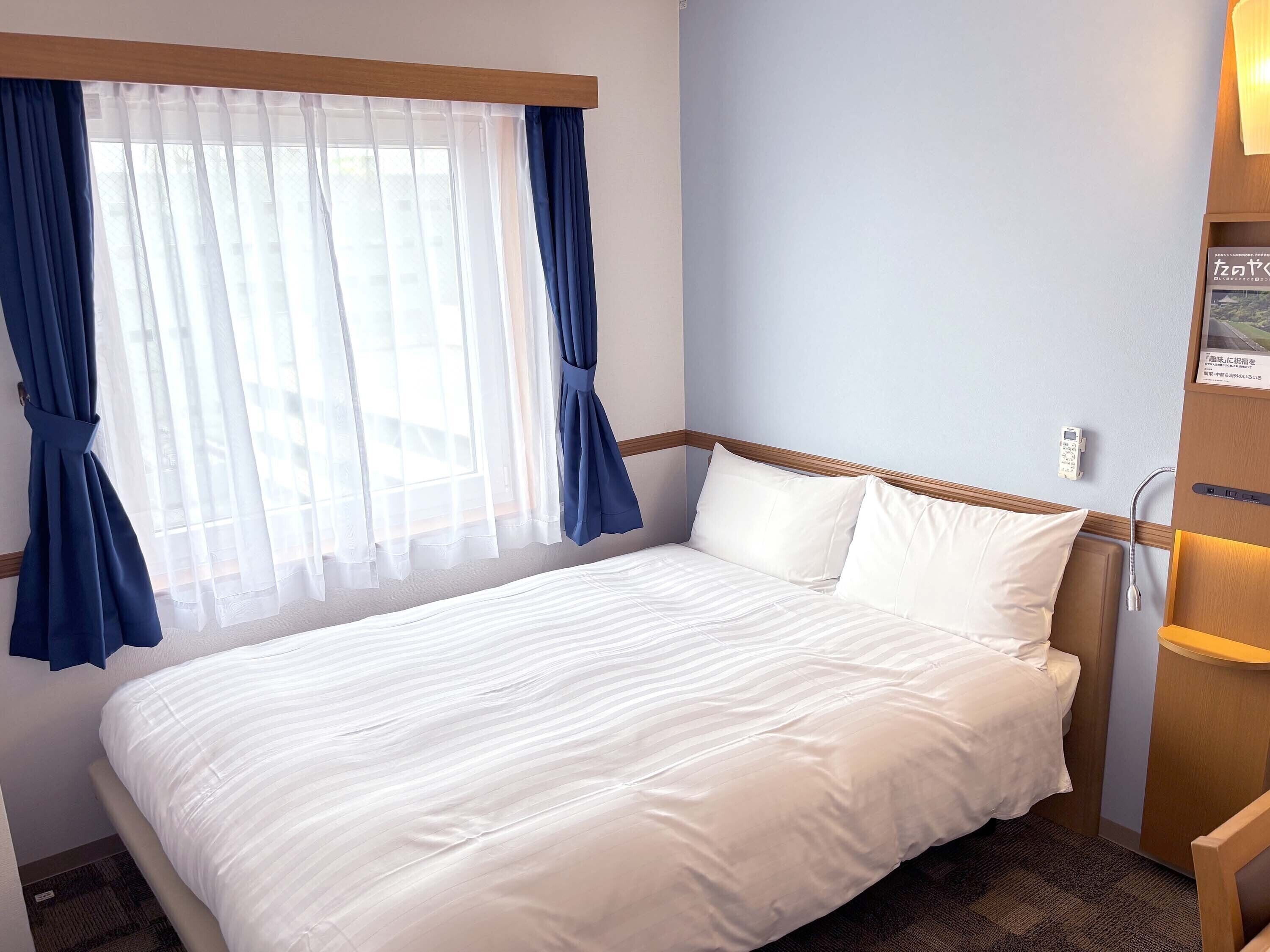 Desk, laptop workspace, free WiFi, bed sheets