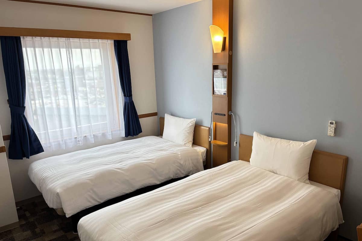 Desk, laptop workspace, free WiFi, bed sheets