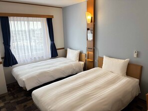 Escritorio, espacio para trabajar con laptop y wifi gratis 