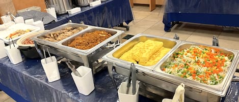Café da manhã com buffet grátis todos os dias