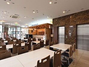 Lobby - Toyoko Inn Hokkaido Kushiro Juji Gai (Kushiro)