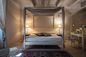 Suite junior | Minibar, caja fuerte, escritorio y sistema de insonorización