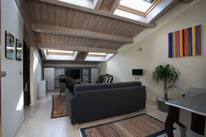 Suite | Living area | Flat-screen TV - Residenza La Ceramica (Fabriano)