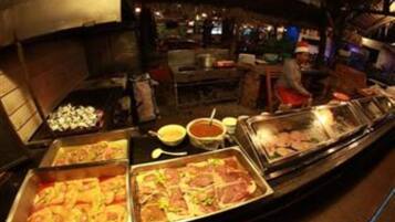 Breakfast, lunch, dinner served; international cuisine