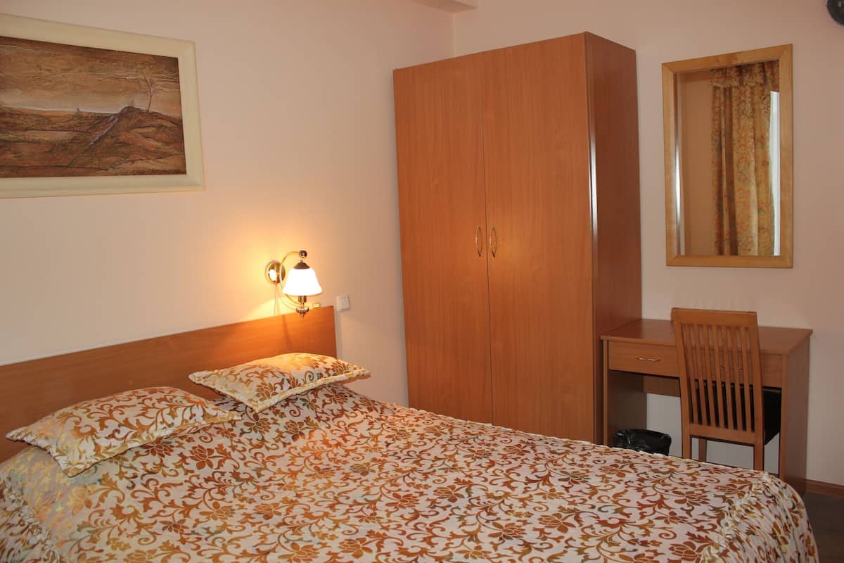 Comfort Double Room | In-room safe, desk, rollaway beds, free WiFi